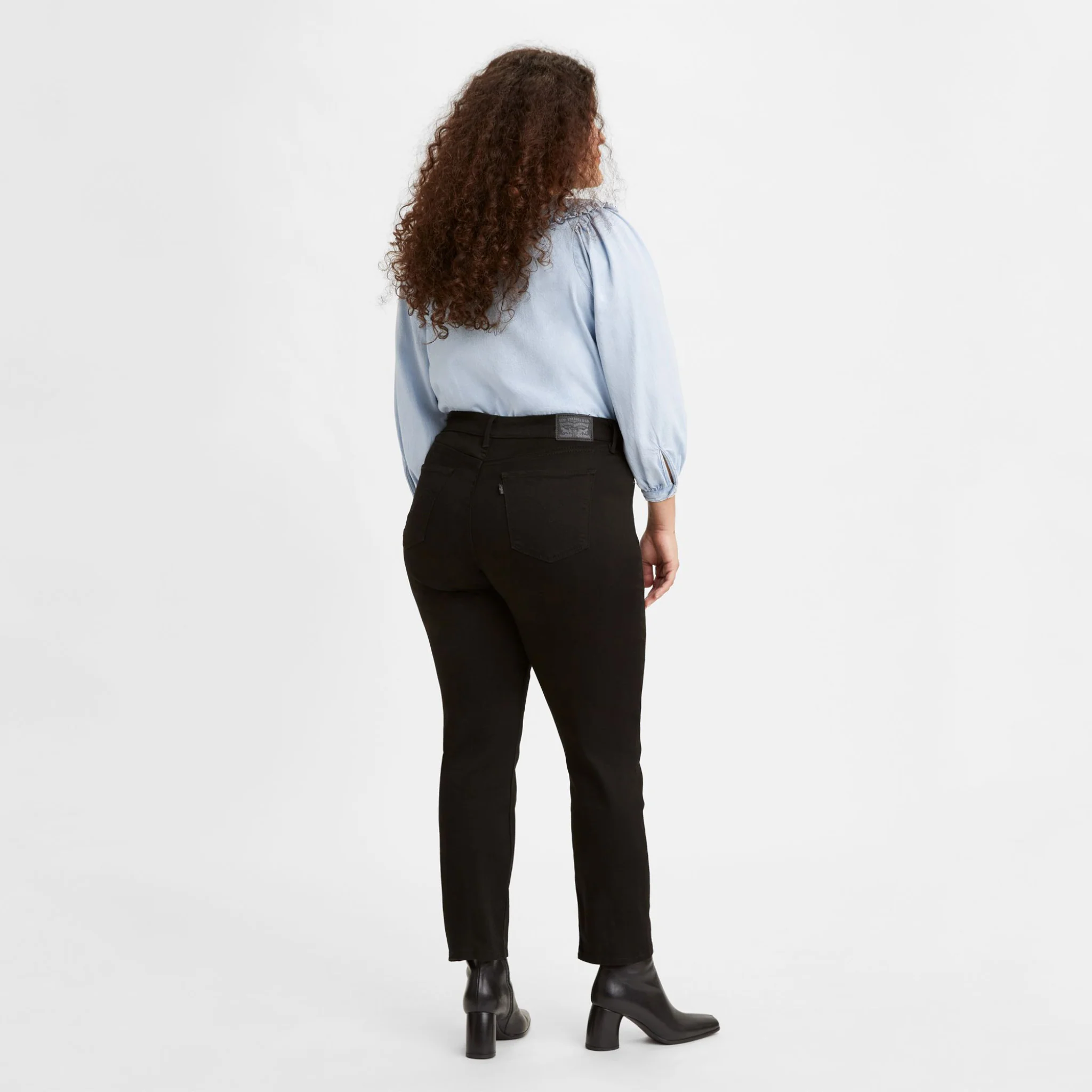 Levi's Classic Straight Women's Jeans - Soft Black-39250-0001 - Image 3